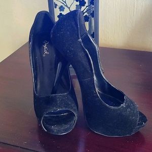 Women's black high heels size 8.5